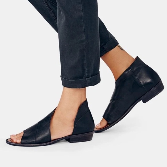 Free People Shoes - FREE PEOPLE Boho Mont Blanc Black Sandals Open Toe Slippers Flat Women’s Size 9